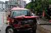 Udupi : Car rams into Jangama Mutt compound wall